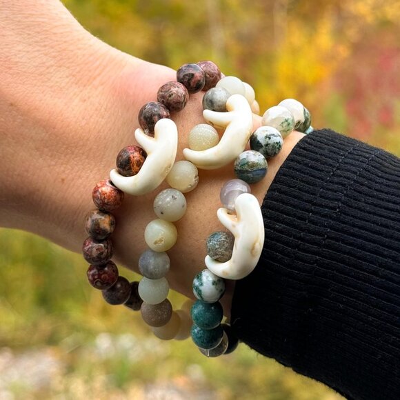 Eco-Friendly Sloth Tracking Bracelet - One Size Fits Most for Wildlife Lovers - Picture 3 of 9